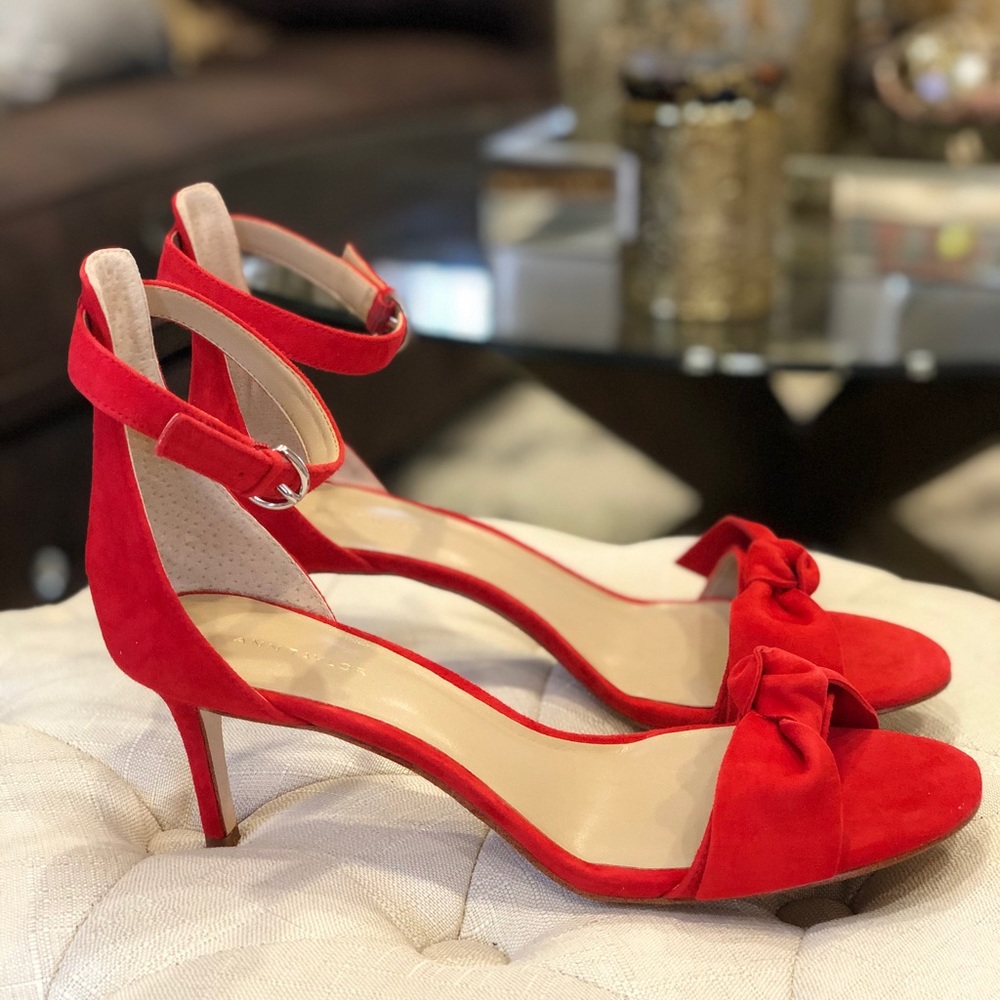 Ann Taylor - Bow Suede Heel Sandal brand new!
